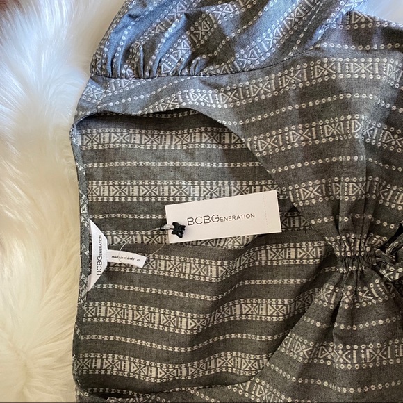 BCBGeneration Gray & White Puff Sleeve Crop Top - Picture 6 of 6